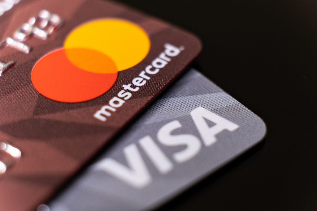 perbedaan visa dan mastercard