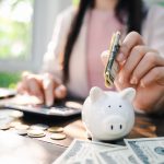 Menabung vs Investasi untuk Pelajar: Mana yang Lebih Oke? - Tuwaga