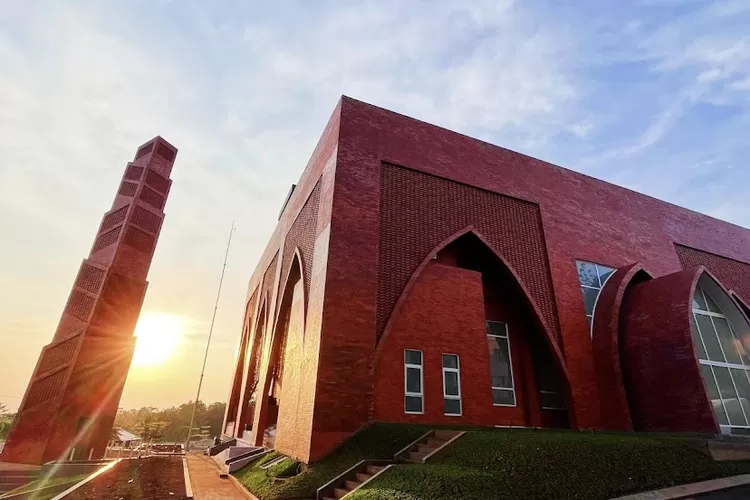 biaya masuk pesantren adi hidayat