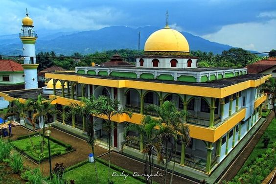 biaya masuk ponpes suryalaya​