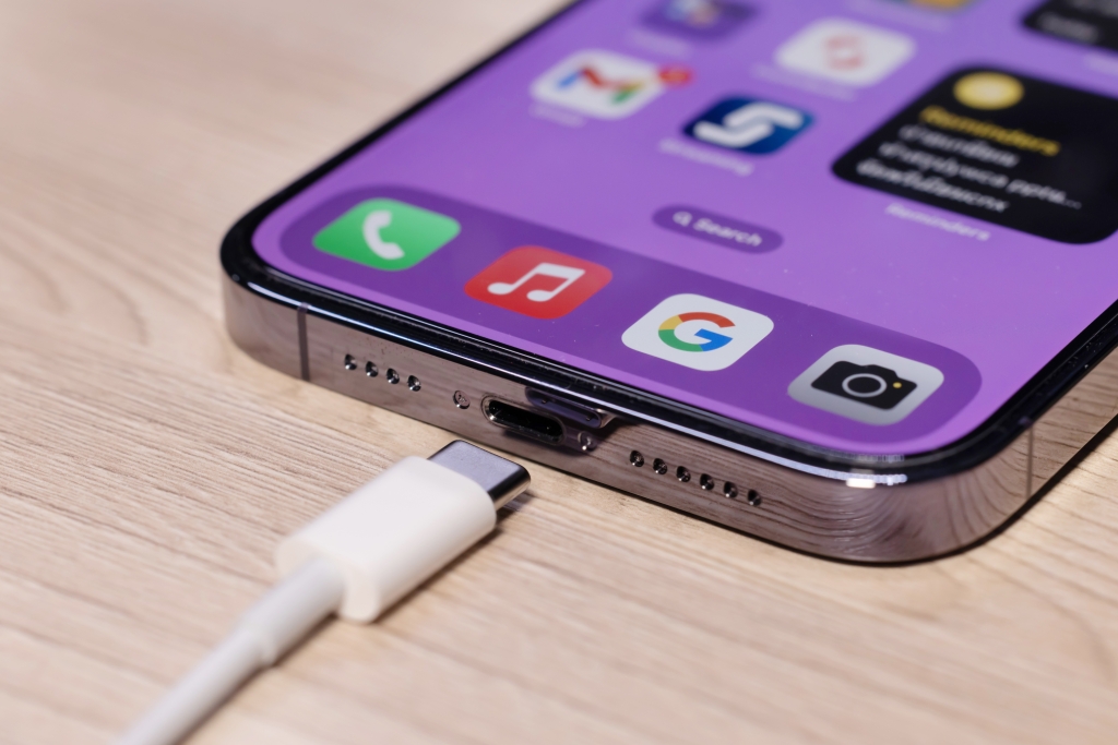 biaya service iphone tidak bisa di charge​