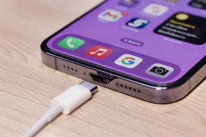 biaya service iphone tidak bisa di charge​
