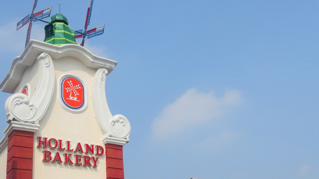 harga menu holland bakery