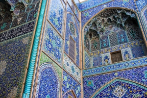 dampak perang iran israel ke travel tuwaga