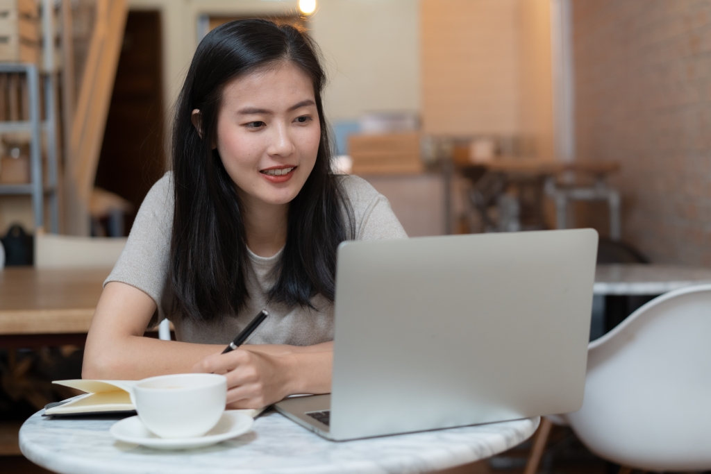 freelancer penghasil uang tuwaga