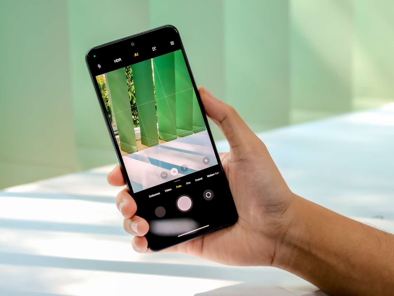 Handphone dengan kamera terbaik 2025