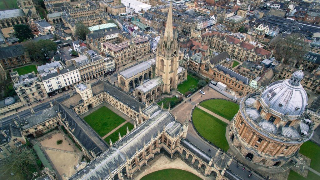 biaya kuliah di oxford university tuwaga