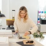 Cara Mendapatkan Uang dari Bisnis POD, Modal Minim tapi Cuan Maksimal! - Tuwaga
