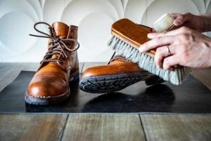 cara merawat sepatu kulit tuwaga