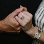 Cincin Tunangan Taylor Swift Bisa Borong Berapa Saham Blue Chip? - Tuwaga