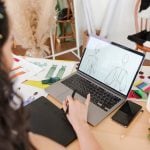 Mau Desain Kaos Sendiri? Ini 8 Aplikasi Desain Kaos Gratis Terpercaya - Tuwaga