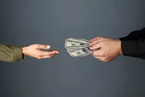 dikasih uang cash tuwaga