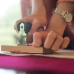 5 Tips Memilih Stempel Lunas Berkualitas Agar Dokumen Lebih Profesional - Tuwaga