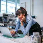 Biaya Tetap vs Biaya Variabel: Biar Gak Bikin Dompet Jebol! - Tuwaga