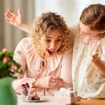 10 Hadiah Ulang Tahun untuk Ibu yang Punya Banyak Hobi, Cek Yuk! - Tuwaga