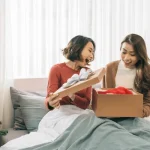 20 Ide Hadiah Ulang Tahun untuk Sahabat yang Bermakna dan Tak Terlupakan - Tuwaga