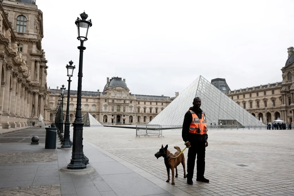 museum louvre dicuri tuwaga