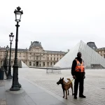 Heboh! Museum Louvre Dicuri, 9 Perhiasan Napoleon Hilang dalam Hitungan Menit - Tuwaga