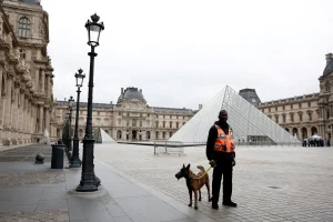 museum louvre dicuri tuwaga