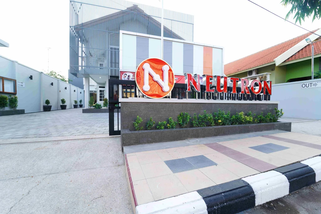 biaya les neutron tuwaga