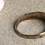 Kode Emas Asli: Rahasia di Balik Angka dan Huruf di Perhiasan Kamu - Tuwaga