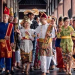 Sewa Baju Adat Terdekat untuk Foto Prewedding Tradisional: Tetap Klasik tapi Elegan! Sewa Baju Adat Terdekat untuk Foto Prewedding Tradisional: Tetap Klasik tapi Elegan! - Tuwaga