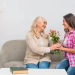 6 Hadiah untuk Hari Ibu yang Bermakna & Solusi Finansial - Tuwaga