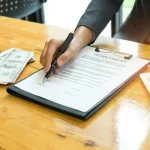 Cara Menjaminkan Sertifikat Atas Nama Orang Lain di Bank Risiko dan Opsi Legalnya - Tuwaga