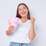 Baru Menerima Gaji Pertama? Waspadai 7 Kesalahan Keuangan yang Sering Terjadi - Tuwaga