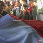 Kementan Salurkan Bantuan Rp300 Juta untuk Keluarga Tiga Pegawai Pertanian Korban Penembakan KKB Kementan Salurkan Bantuan Rp300 Juta untuk Keluarga Tiga Pegawai Pertanian Korban Penembakan KKB - Tuwaga