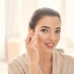 Usia Berapa Sebaiknya Mulai Menggunakan Eye Cream? Ini Panduannya Usia Berapa Sebaiknya Mulai Menggunakan Eye Cream? Ini Panduannya - Tuwaga