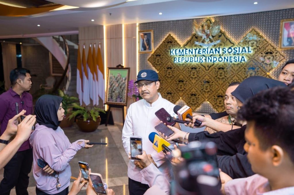 salurkan bansos 18 juta kpm